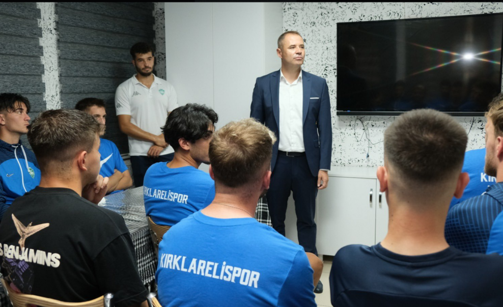 Kırklareli belediye başkanı derya bulut'tan kırklarelispor’a tebrik ziyareti 5 kirklareli spor ziayeret1